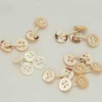 Mother of pearl buttons 